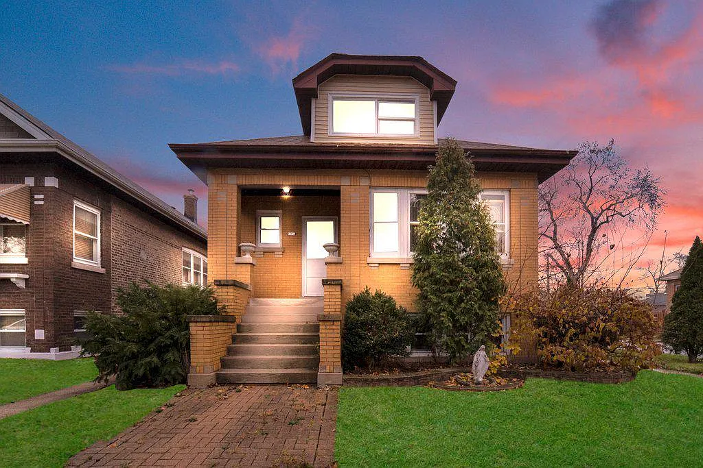 2447 Wesley Ave photo 1