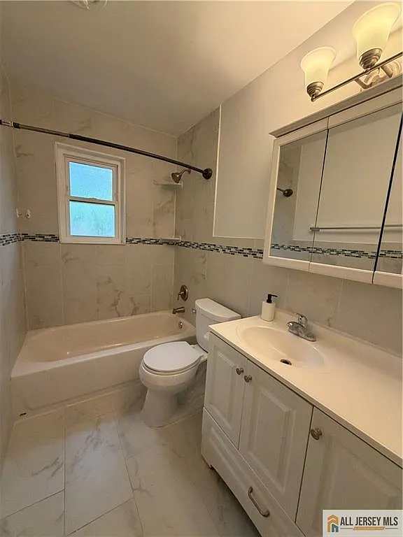 2 bed, 1.0 bath, $2,300 — Photo 3