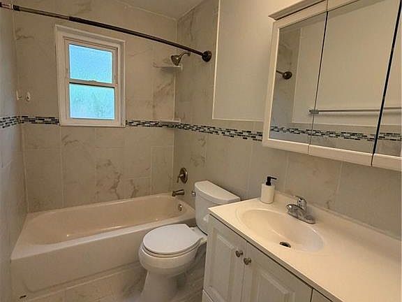 3rd image of 37 Judson St APT 10A