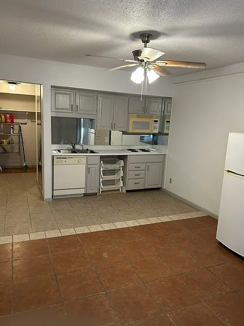 Studio, 416 sqft, $900 — Photo 4