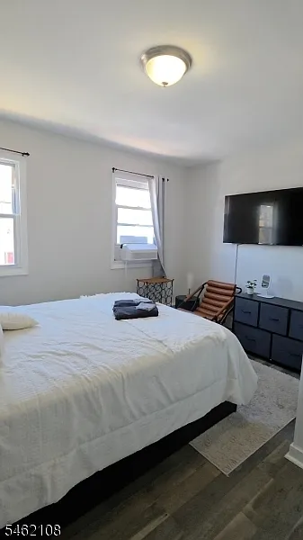 2 bed, 1.0 bath, $1,600 — Photo 4