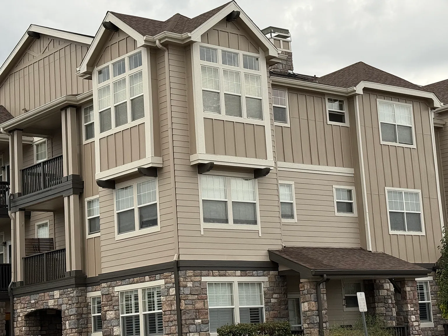 2 bed, 1259 sqft, $2,200 — Photo 2