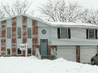 210 Picadilly Dr S, Poplar Grove, IL 61065