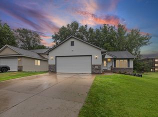 2082 Cowern Pl E, North Saint Paul, MN 55109