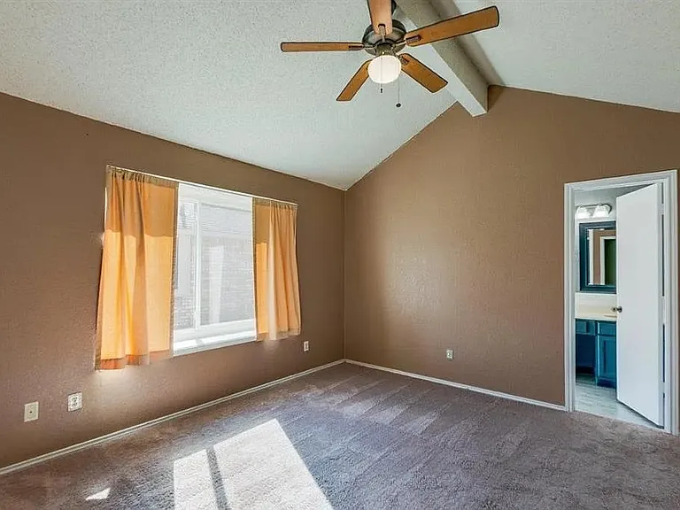 2321 Shadyoaks Ln — Photo 11