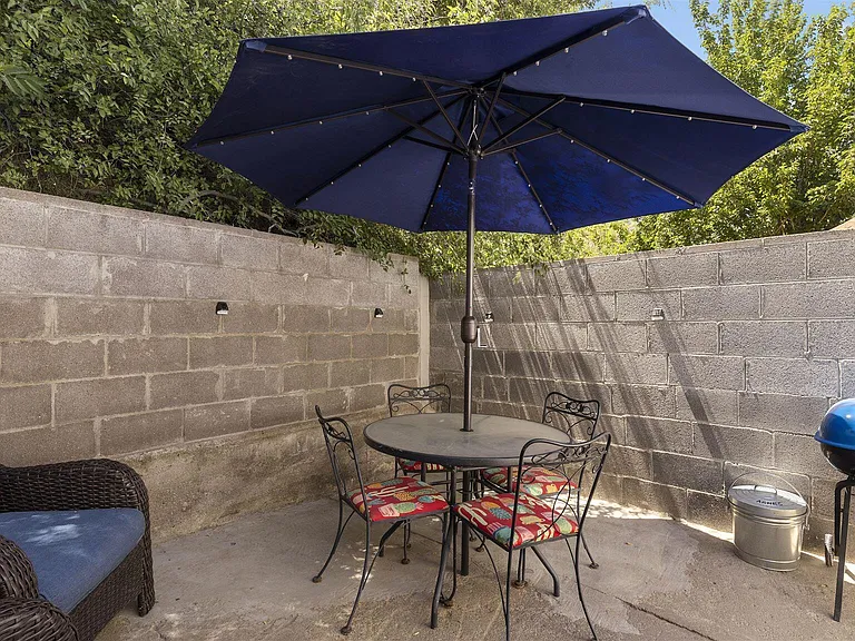 188 S Adonis Ave — Photo 23
