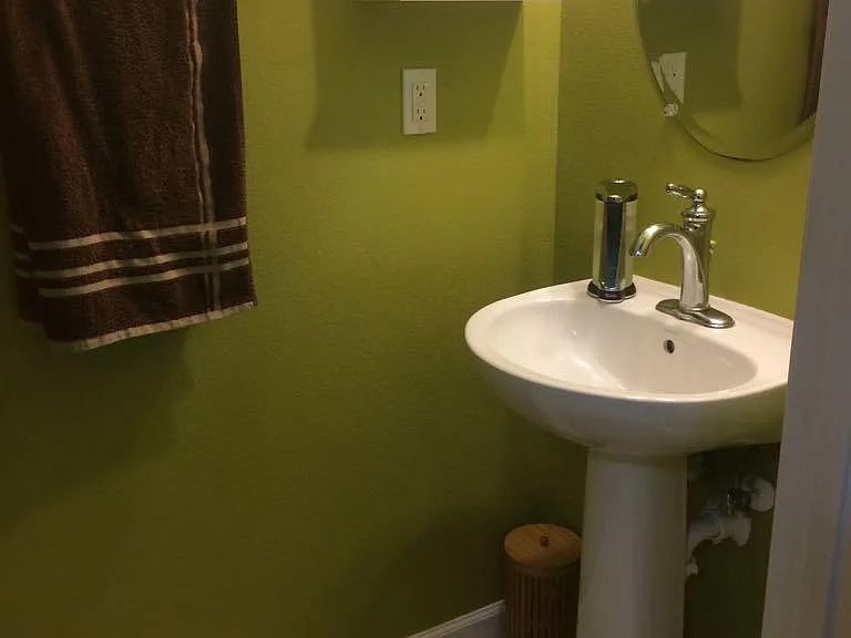 4240 Clybourne Ln — Photo 11