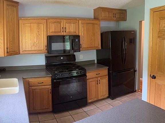 5th image of 3317 Red Oak Cir S
