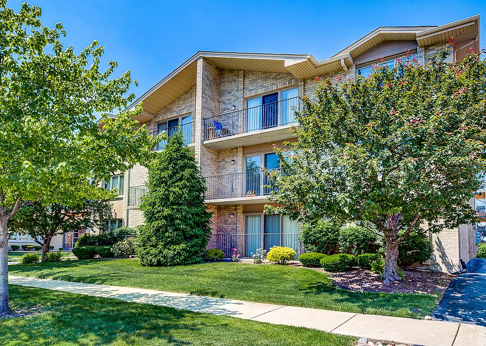 1st image of 4020 W 105th St APT 3E