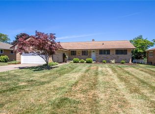 1307 E Parkhaven Dr, Seven Hills, OH 44131