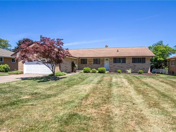 1307 E Parkhaven Dr, Seven Hills, OH 44131