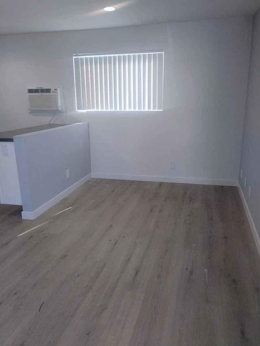 Building Photo - 1601 N Hollywood Way