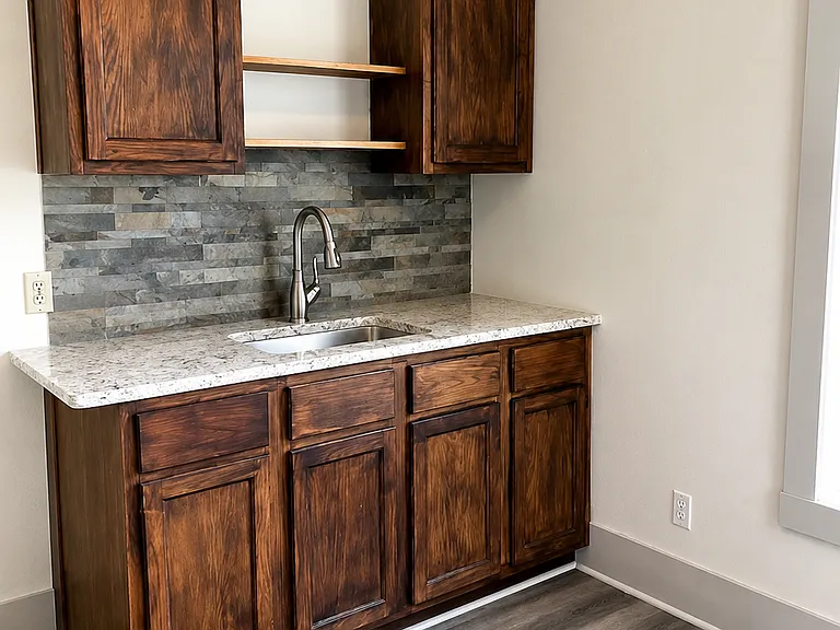 1218 W Crawford St — Photo 3