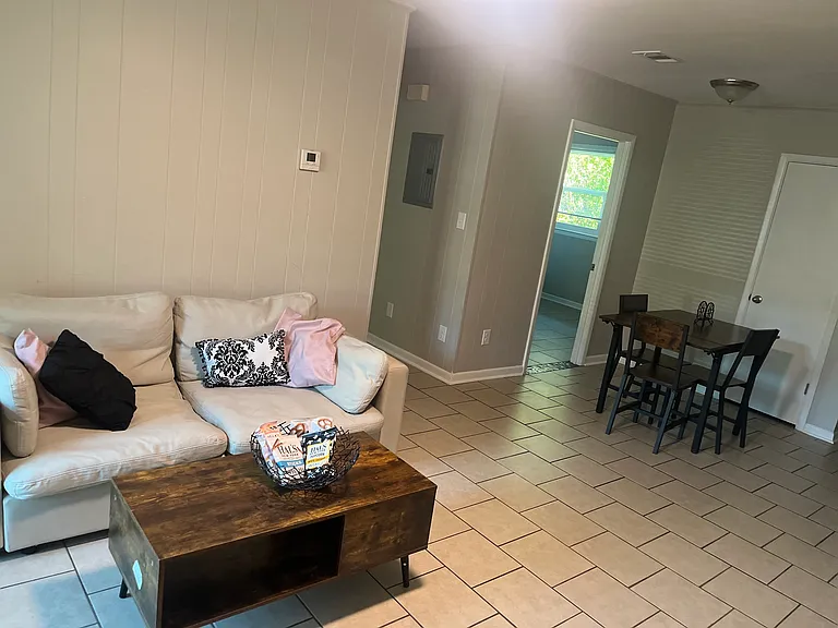 3117 W La Rua St #A — Photo 5