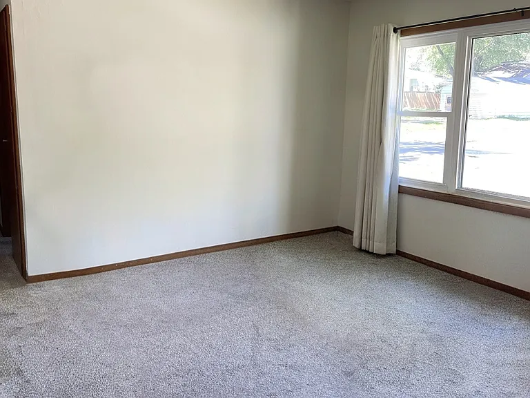 319 10th Ave S #2 — Photo 3