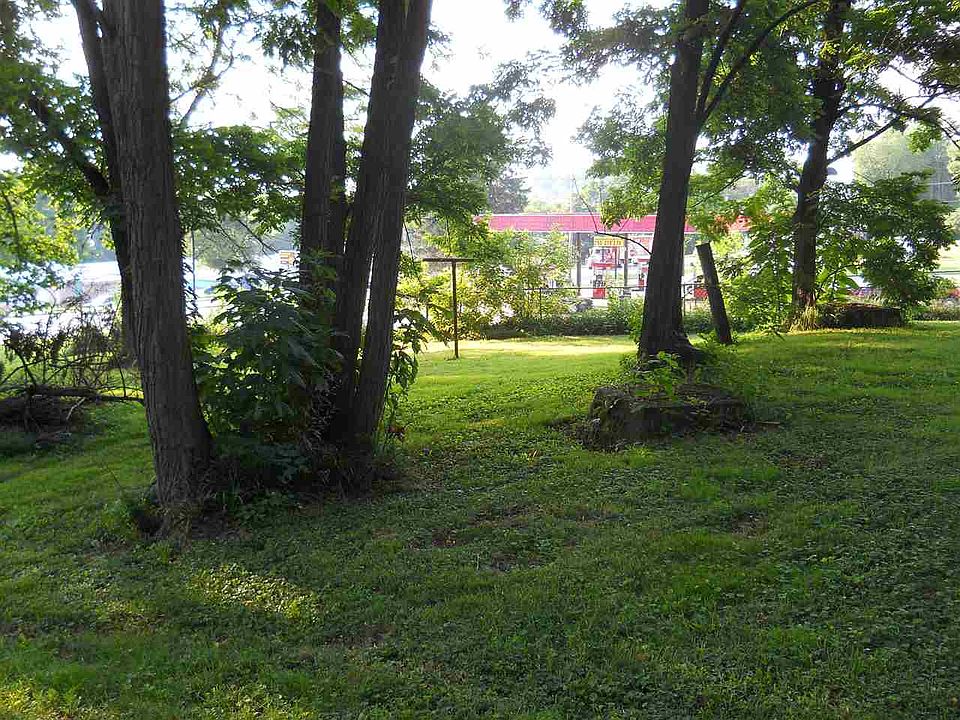 2nd image of 351 N Main St