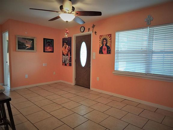4th image of 829 Camellia Dr