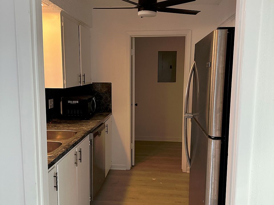 Kitchen, pantry & laundry room