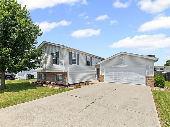 3rd image of 412 Audry Dr