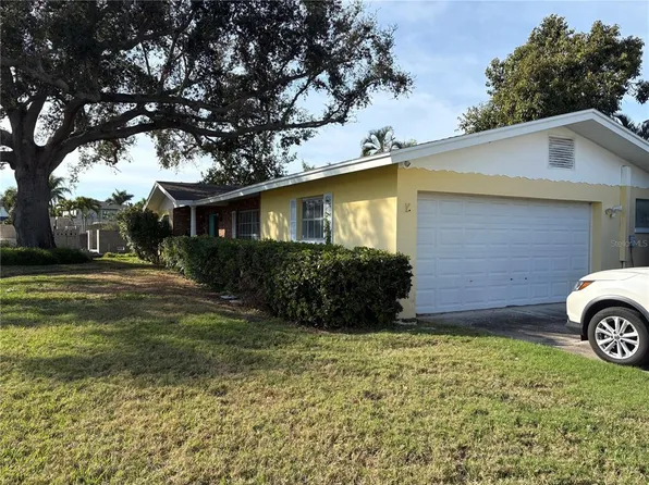 498 Bayview Dr NE, Saint Petersburg, FL 33704