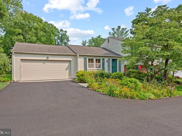 2669 Fanieul Hall Ct, Herndon, VA 20171