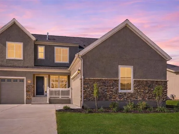 8200 N Sycamore Ave, Kansas City, MO 64158