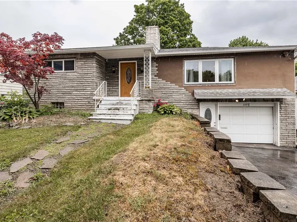 337 Clover Ridge Dr, Syracuse, NY 13206