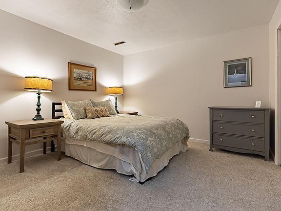 4th image of 936 Sherry Cir