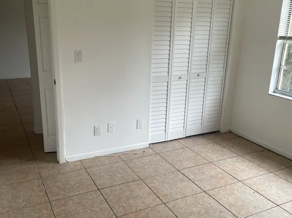 8611 N 39th St, Tampa, FL 33604