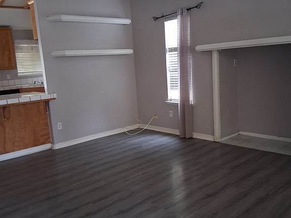 4th image of 308 Allison Ct