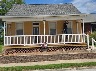 207 W B St, Belleville, IL 62220
