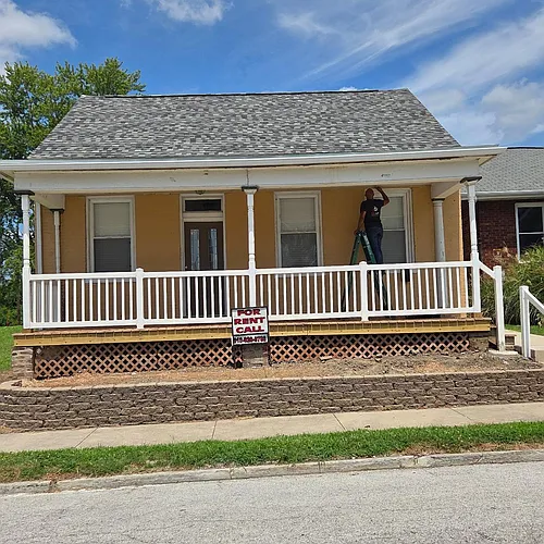 207 W B St Photo 1