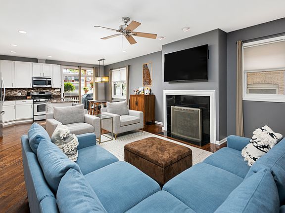3rd image of 917 N Honore St #1S
