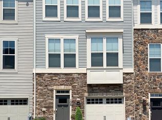 106 Nandina Ln, Glen Burnie, MD 21060
