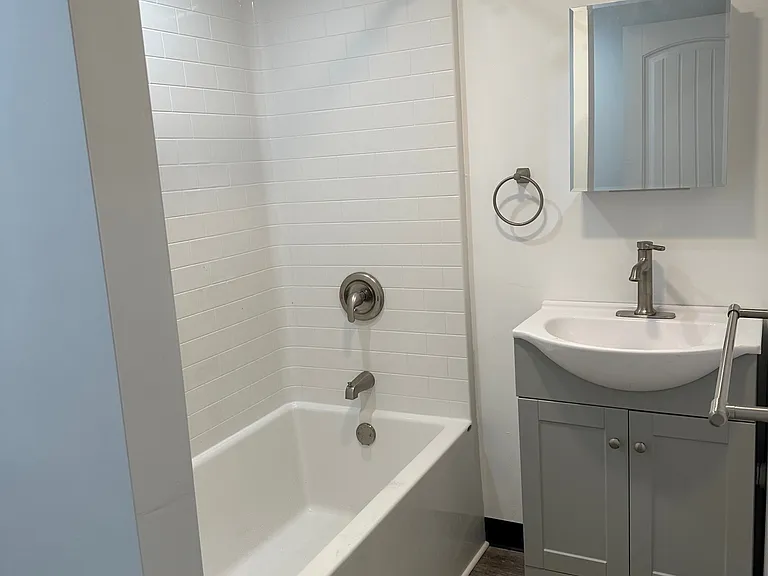 309 W Main St — Photo 4