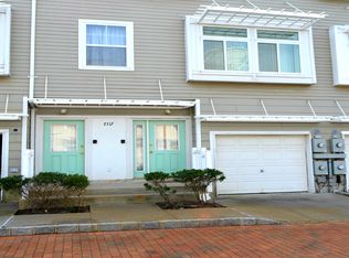 7317 Arverne Mews Dr, Arverne, NY 11692