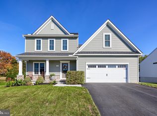 61 Lake View Rd, Ephrata, PA 17522