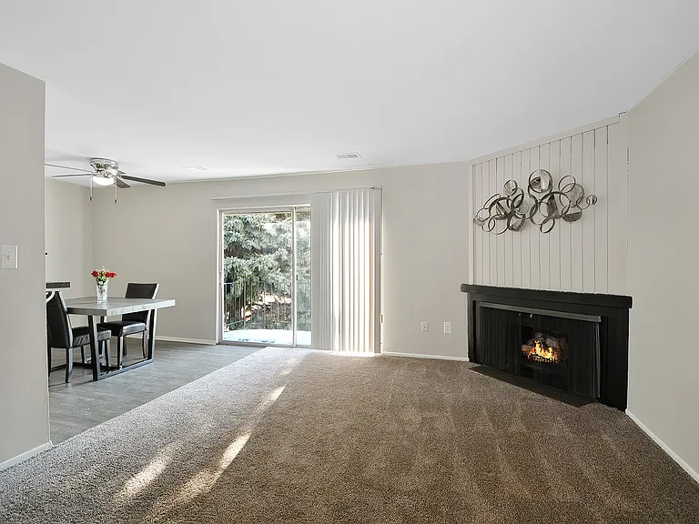 Woodcrest Apartments — Photo 12