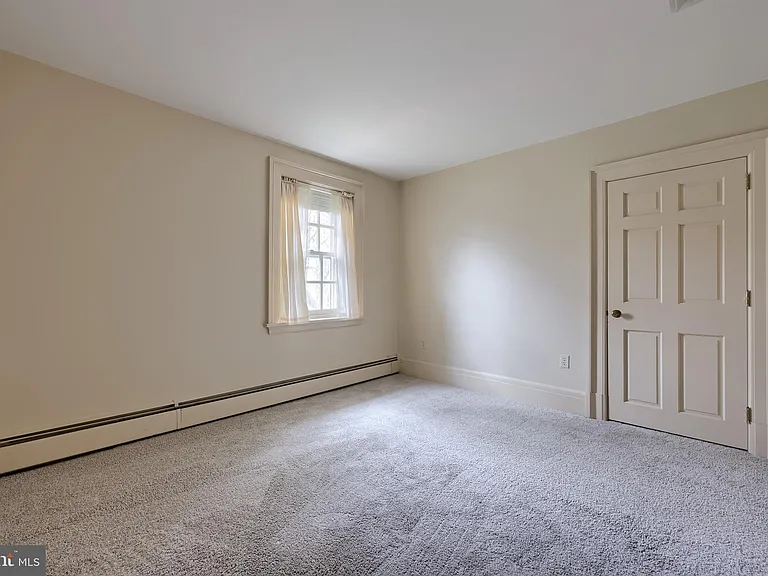 226 E Caracas Ave — Photo 41