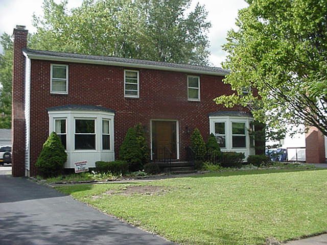 1st image of 17 Fairgreen Dr