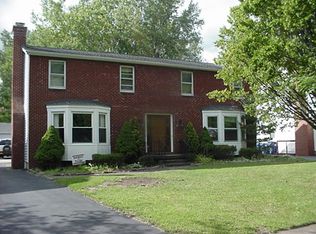 17 Fairgreen Dr, Buffalo, NY 14228