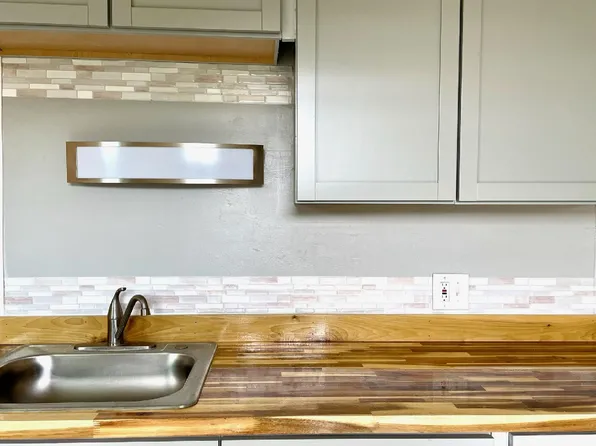 (undisclosed Address), Rockland, ME 04841