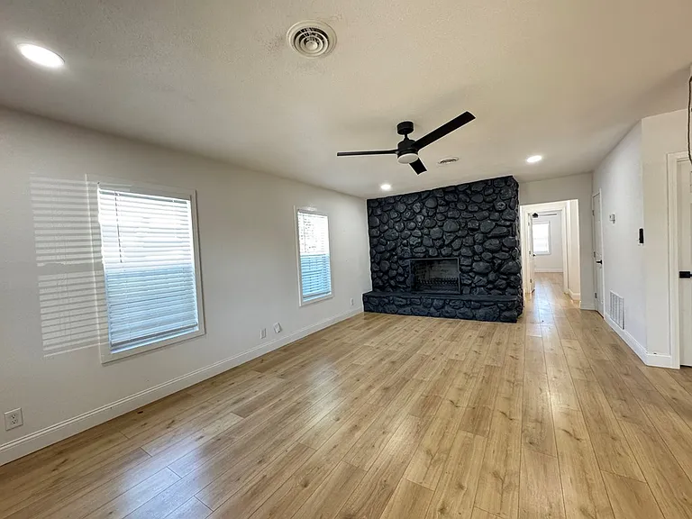 1807 W Kentucky Ave — Photo 4