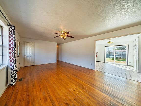 4th image of 713 Circle Dr