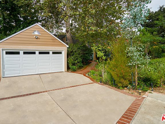 2nd image of 415 Ashburton Pl