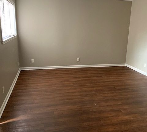 3rd image of 408 Center St APT 5