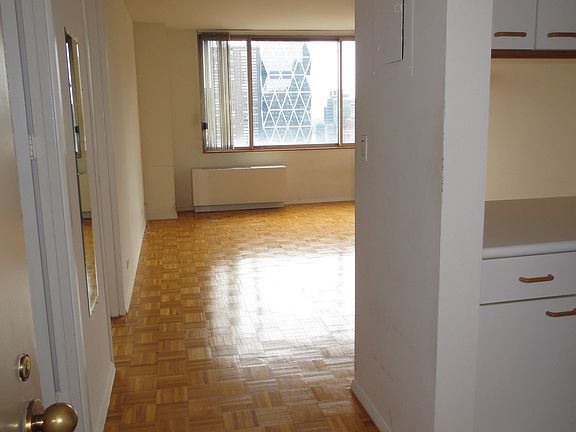 3rd image of 350 W 50th St APT 32H