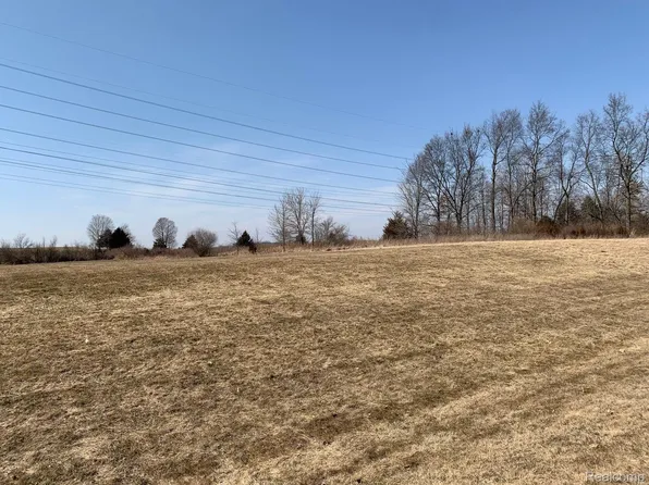 6157 High Valley Dr, White Lake, MI 48383