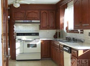 39 Finger St, Saugerties, NY 12477