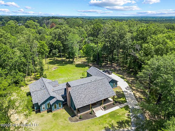 2nd image of 117 Blueberry Hill Ln